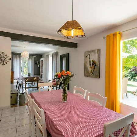 Maison Avec Piscine Privee, 3 Et Jardin Fleuri, Proche De Sarlat Et Des Sites Touristiques. - Fr-1-616-179